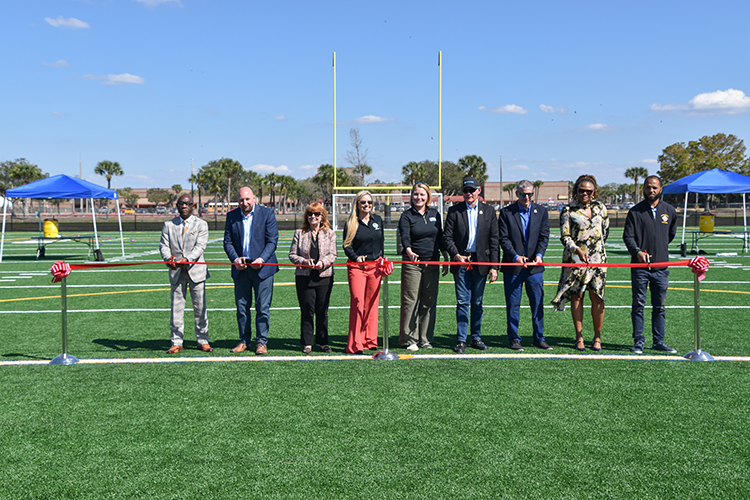 http://pbcauthor/parks/SiteImages/News/Multi-sport%20Turf%20Field%20Ribbon%20Cutting%20Ceremony.jpg